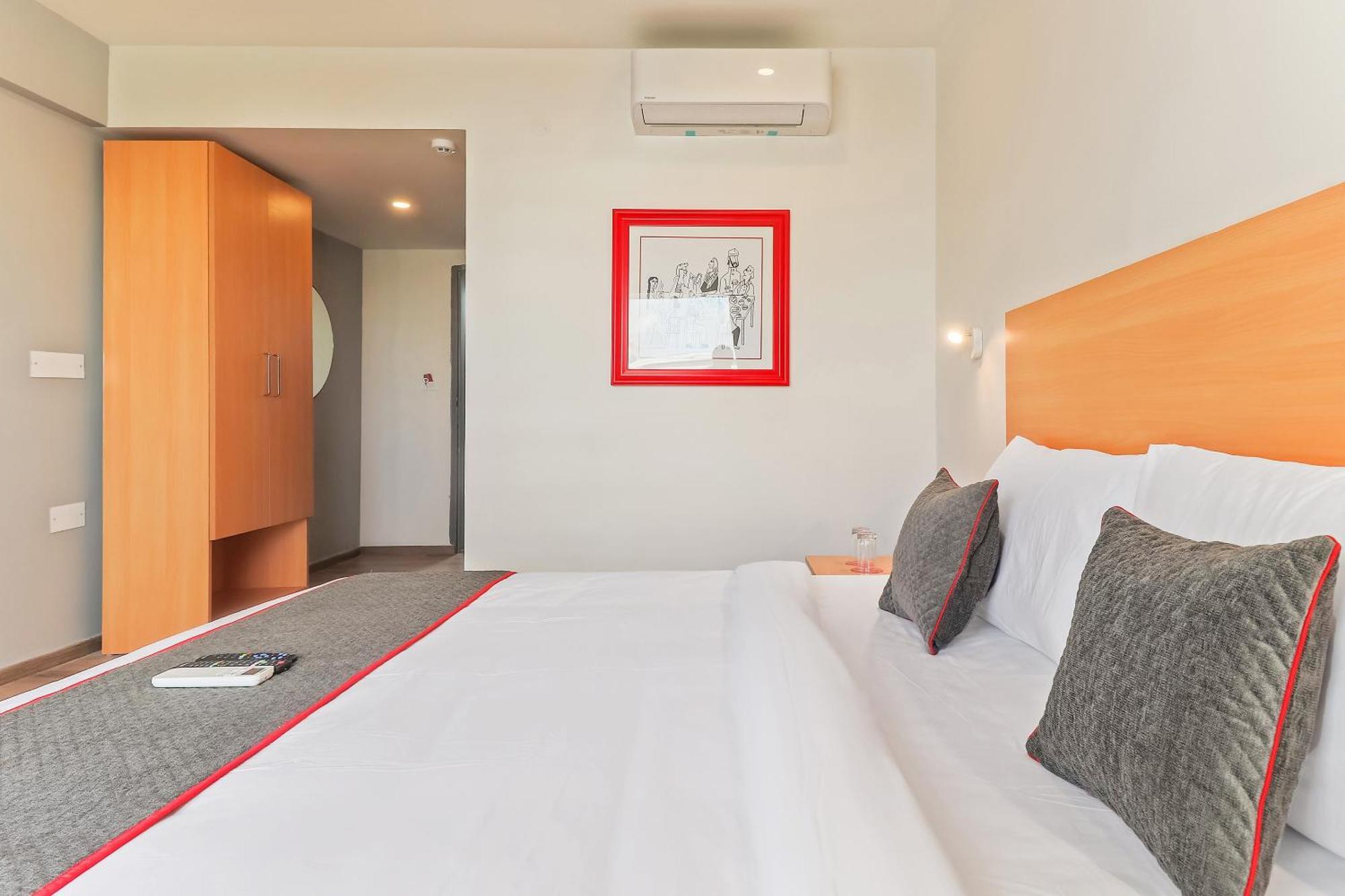 Super Townhouse Reva College University Yelahanka Buitenkant foto