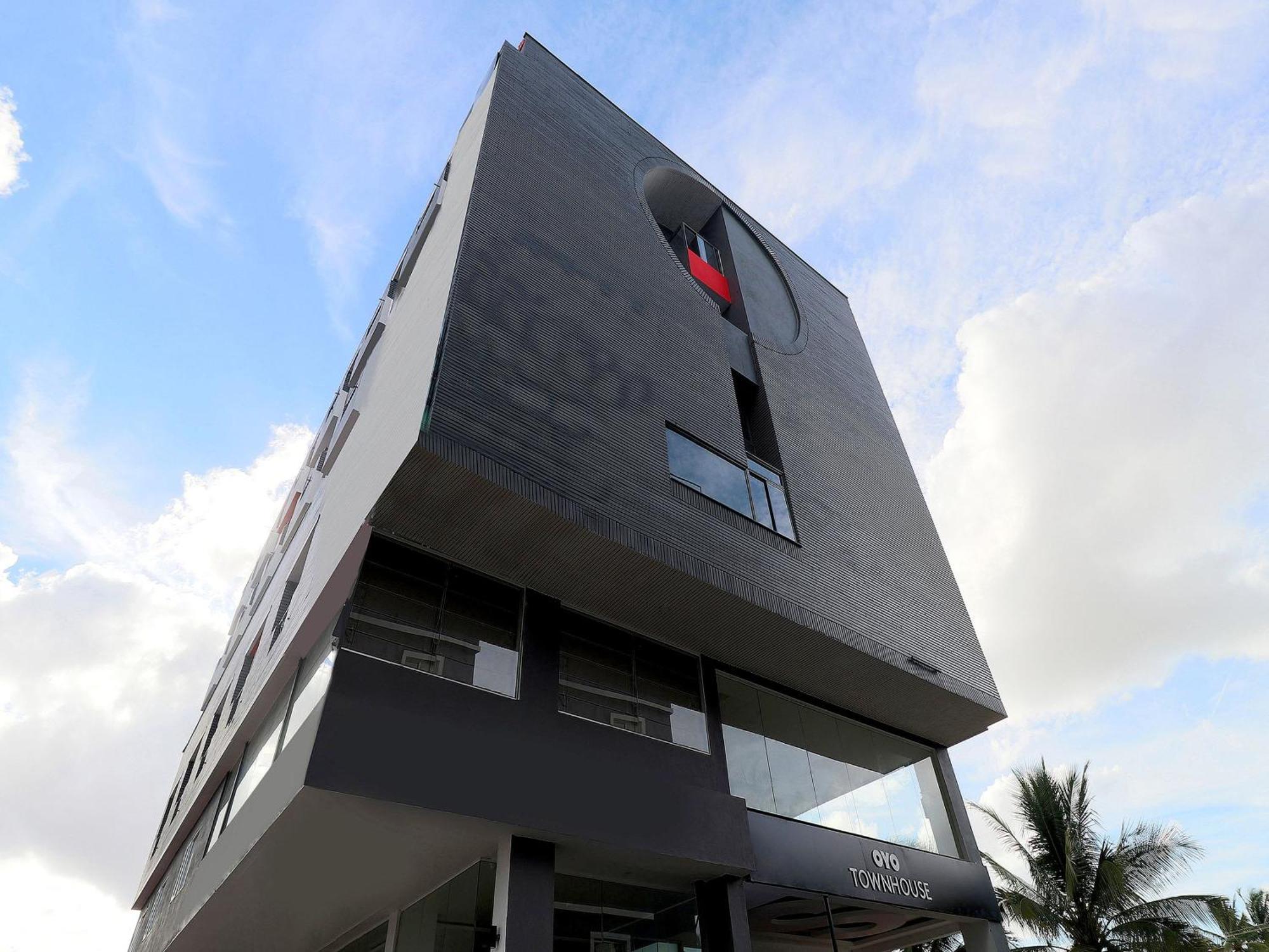 Super Townhouse Reva College University Yelahanka Buitenkant foto