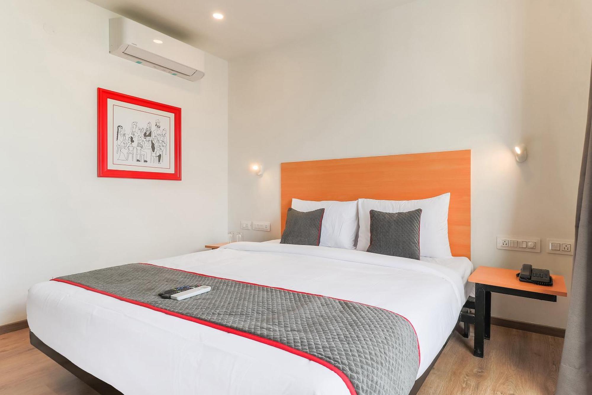 Super Townhouse Reva College University Yelahanka Buitenkant foto
