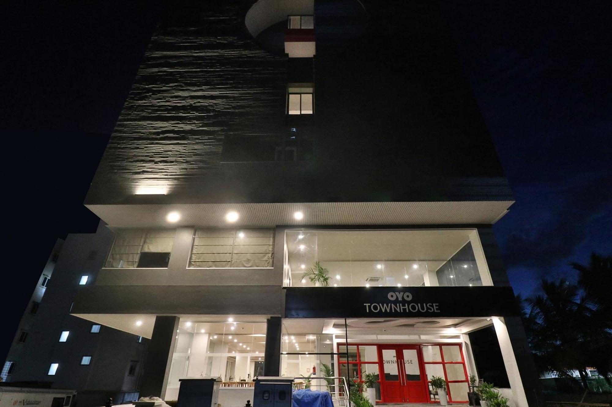 Super Townhouse Reva College University Yelahanka Buitenkant foto