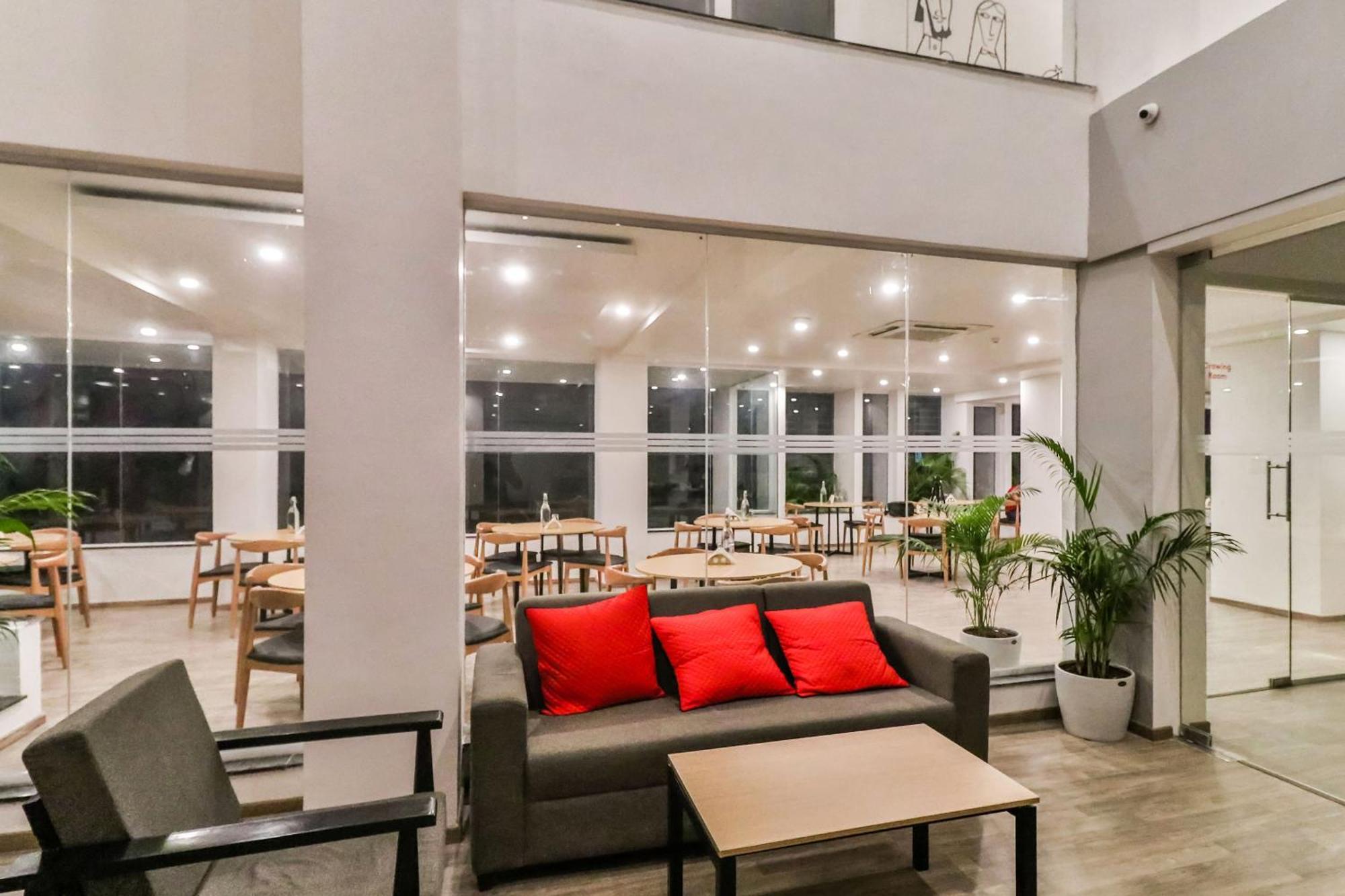 Super Townhouse Reva College University Yelahanka Buitenkant foto