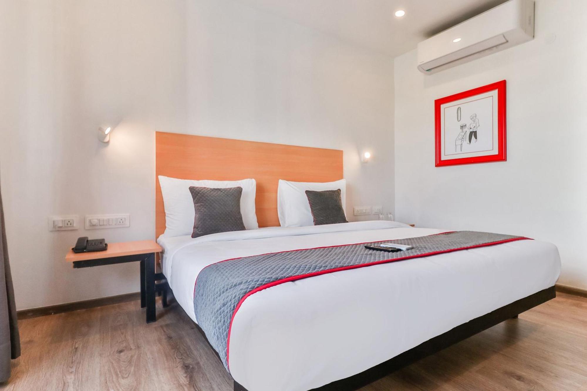 Super Townhouse Reva College University Yelahanka Buitenkant foto