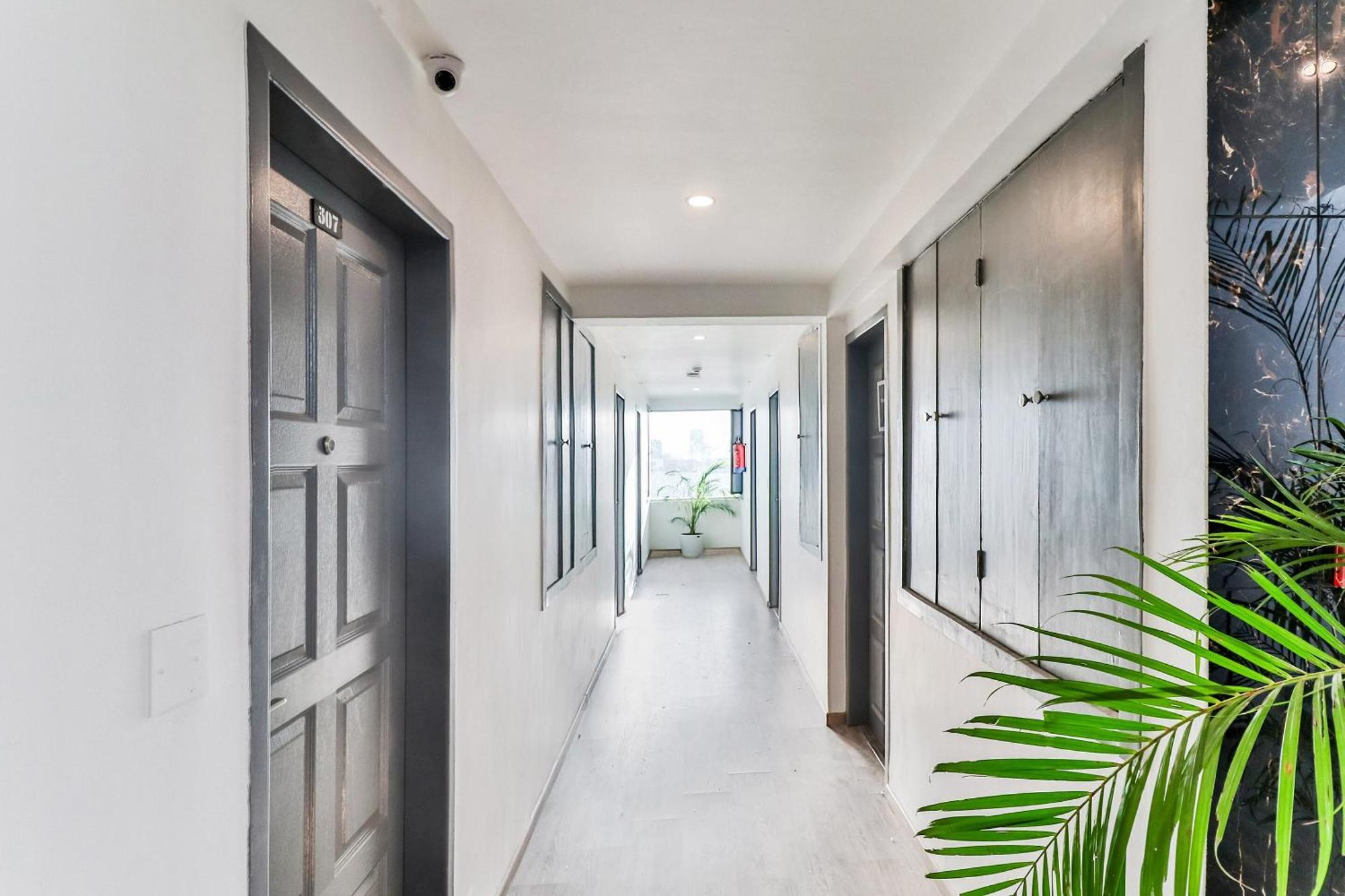 Super Townhouse Reva College University Yelahanka Buitenkant foto